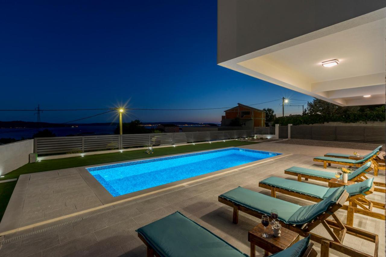 Luxury Villa La Nonna Ana - Heated Pool, Sea View, Near Split Kastela Dış mekan fotoğraf