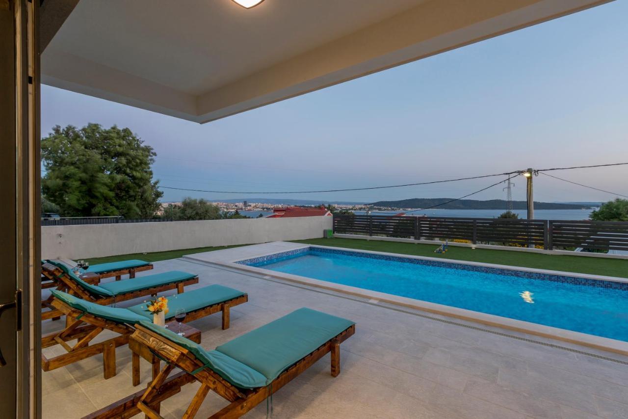 Luxury Villa La Nonna Ana - Heated Pool, Sea View, Near Split Kastela Dış mekan fotoğraf